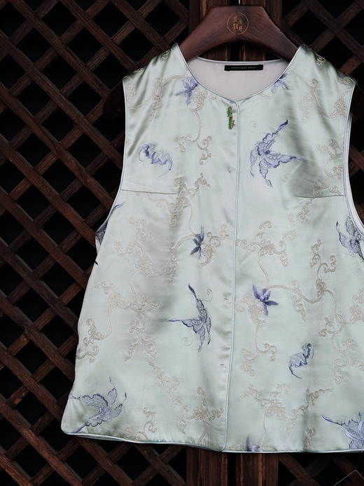 盛唐牡丹|  海天蓝缠枝福蝶真丝马甲 商品图1