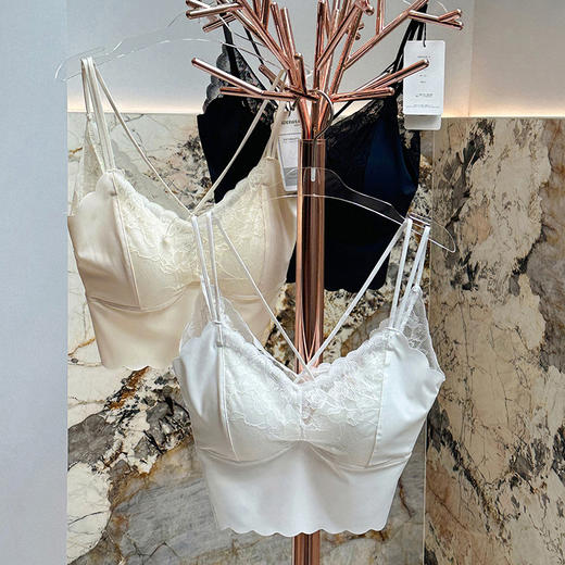 官网299！性感蕾丝美背文胸吊带一体式背心 V领无钢圈带胸垫免穿文胸可外穿内衣 商品图9