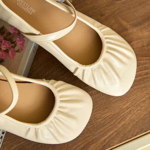 西遇法式单鞋女新款褶皱超软通勤圆头平底鞋银色玛丽珍鞋V0356343 商品图5