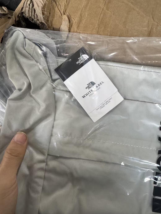 外贸正品日单 THE NORTH FACE 男女同款WL HOBO BAG L号超大容量单肩背包
尺码27x36x12.5cm
代购 300➕ 商品图13