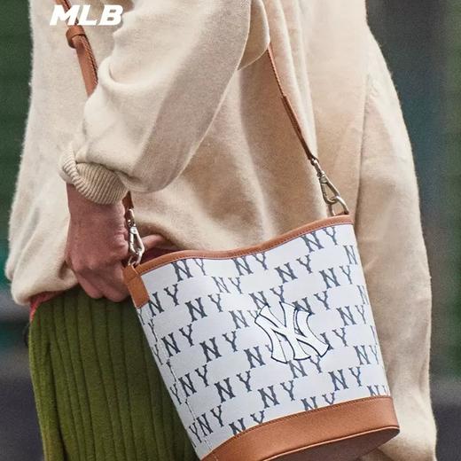 【品牌授权】扫码验证 韩国MLB复古老花水桶包-奶油色 米色 黑色 女新款老花满印休闲时尚 3ABML023N 商品图3