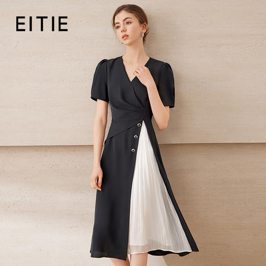 EITIE爱特爱气质V领百褶拼接收腰显瘦黑色连衣裙2025夏季新款B2507622 商品图0