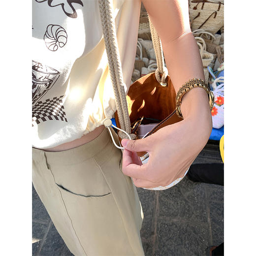 <曾小咸推荐>浅米黄印花抽绳下摆宽松短款圆领背心 商品图4