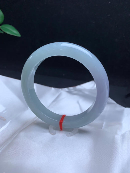 612476，60春彩大圈口手镯，条形好、整条底妆细腻清爽，一截紫底一截蓝绿底色，均匀干净 商品图2