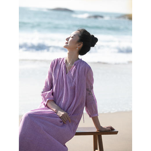 牧衣游原创 炒色精工手绣100支新疆棉连衣裙设计感V领长裙 叙别梦 商品图3