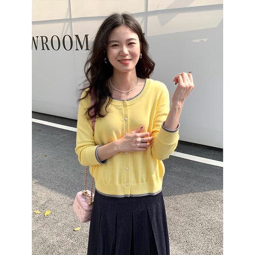 【专属特价】熙世界羊毛混纺针织开衫女长袖气质撞色圆领短款上衣2025春秋新款 商品图5