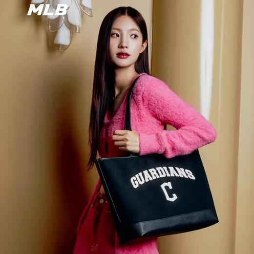 【品牌授权】防伪码 韩国MLB 学院风大容量托特包-藏青色LA 靛蓝色NY 黑色C 女新款老花满印休闲时尚运动背包单肩学生书包 3AORL103N 商品图4