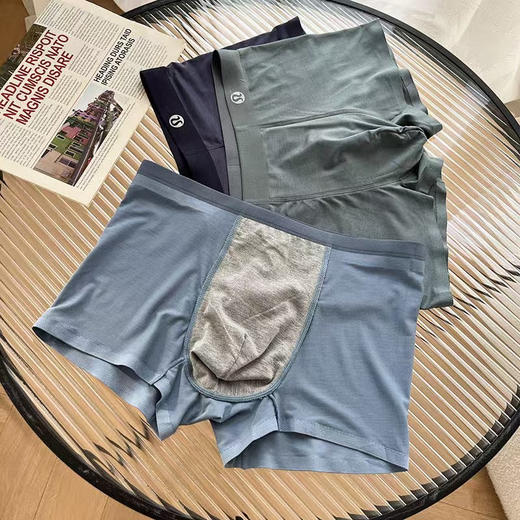 原单正品 Lulu高端限定黑色礼盒装，官网179美刀，经典三色男士内裤,必须顺手带一盒，吸汗高弹力，男款平角内裤
尺码L-4XL，一盒三条
贴身衣物无质量问题不退换 商品图12