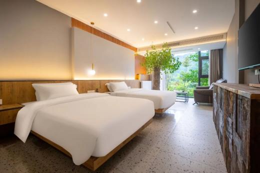 【青城山春游·爆款出片悬崖美宿】仅299起住初见山野酒店，享恒温泳池/温泉/私汤、营养早餐、大屏幕投影、棋类桌游、红酒等！ 商品图2