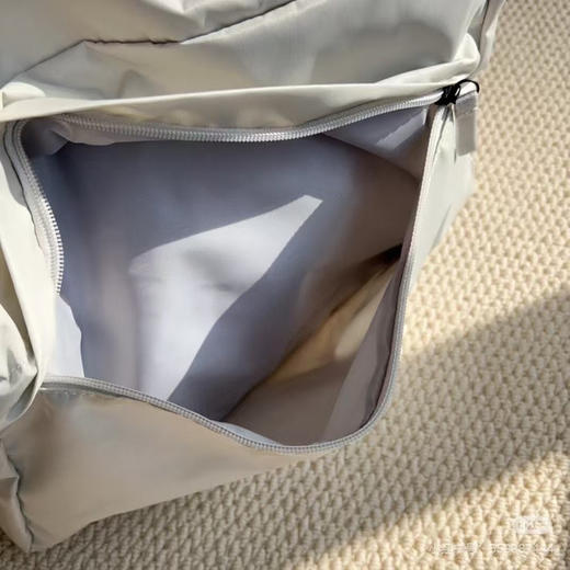 外贸正品日单 THE NORTH FACE 男女同款WL HOBO BAG L号超大容量单肩背包
尺码27x36x12.5cm
代购 300➕ 商品图8