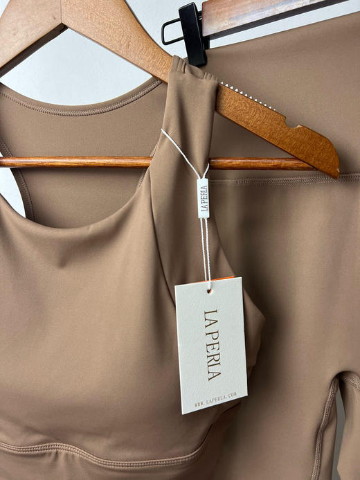 【团购】返场啦 可儿自留栗子咖色 又留了一套象牙白  好好看 更加塑型的 LAPERLA  瑜伽健身背心式 跑步套装 商品图11