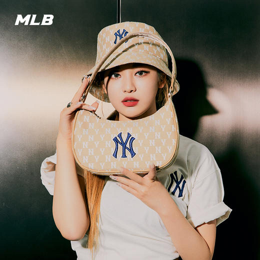 【品牌授权】扫码验证 韩国MLB 新款满印腋下包 卡其色 黑色 浅蓝色 浅米色 浅钴蓝色 新款老花满印休闲时尚运动背包单肩学生书包 3ABQS012N 商品图5