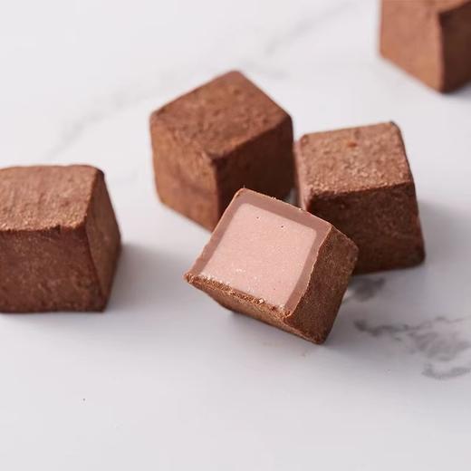 明治雪吻方盒巧克力(草莓口味)62g 商品图1