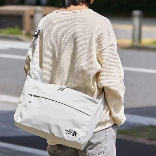 外贸正品日单 THE NORTH FACE 男女同款WL HOBO BAG L号超大容量单肩背包
尺码27x36x12.5cm
代购 300➕ 商品图1