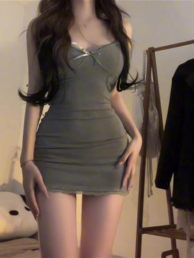 【灰色蕾丝吊带裙】内搭外穿都绝美，修身包臀曲线感拉满，自带胸垫吊带连衣裙春夏季修身内搭打底包臀裙QQ