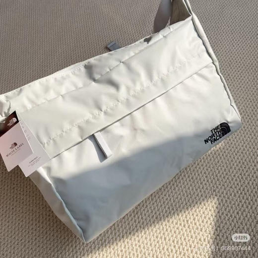 外贸正品日单 THE NORTH FACE 男女同款WL HOBO BAG L号超大容量单肩背包
尺码27x36x12.5cm
代购 300➕ 商品图5