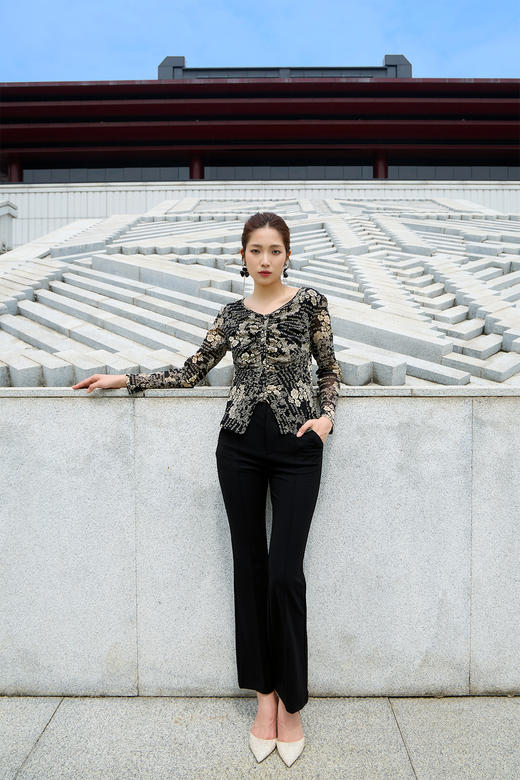 SZ1T51_漆黑色_T恤_春夏_长袖V领抽褶修身显瘦气质通勤_高级女装_BERNIEELEN 伯妮斯茵 商品图1