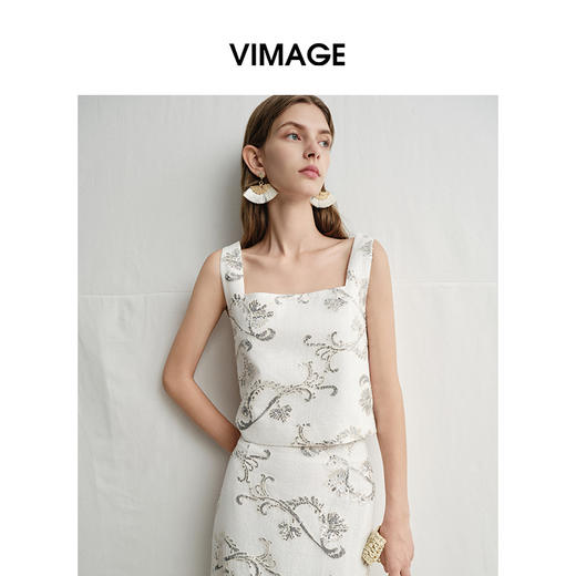 VIMAGE纬漫纪时尚短款宽肩带方领刺绣T恤小上衣2025夏季新款V2313920 商品图3