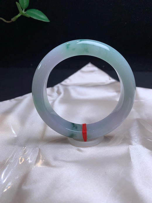 612475，59飘花正圈手镯，版型好，整体底妆均匀细腻，飘清新绿花 ，干净有特色 商品图1