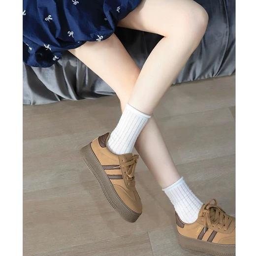 SOSOTATA  复古德训板鞋 4cm跟高设计，上脚柔软，显腿长；足弓支撑，舒适缓压；M型小圆头，上脚不臃肿；防滑鞋底，时尚百搭 商品图8