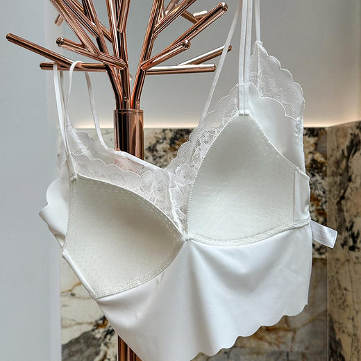 官网299！性感蕾丝美背文胸吊带一体式背心 V领无钢圈带胸垫免穿文胸可外穿内衣 商品图8