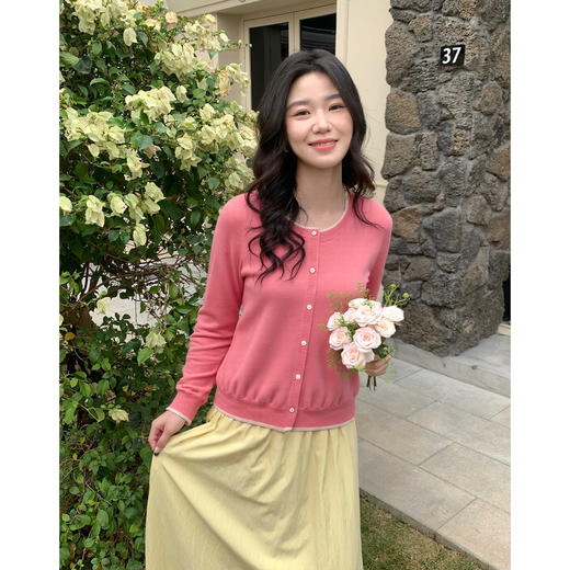 【专属特价】熙世界羊毛混纺针织开衫女长袖气质撞色圆领短款上衣2025春秋新款 商品图3