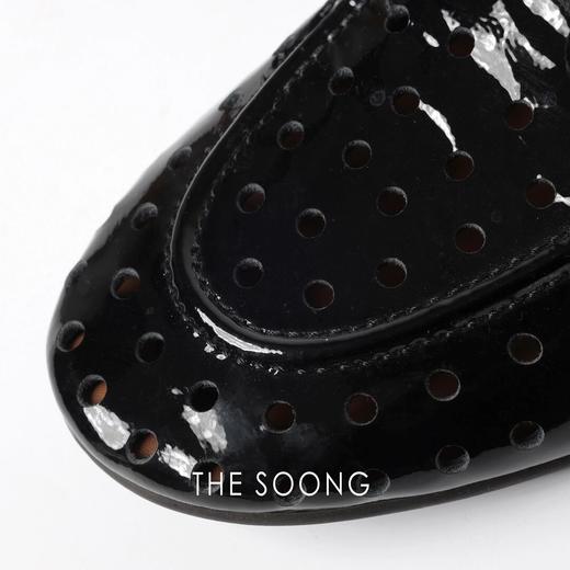 THESOONG"镂空洞洞鞋"漆面牛皮质感百搭亮面皮鞋HWXZ6626 商品图2
