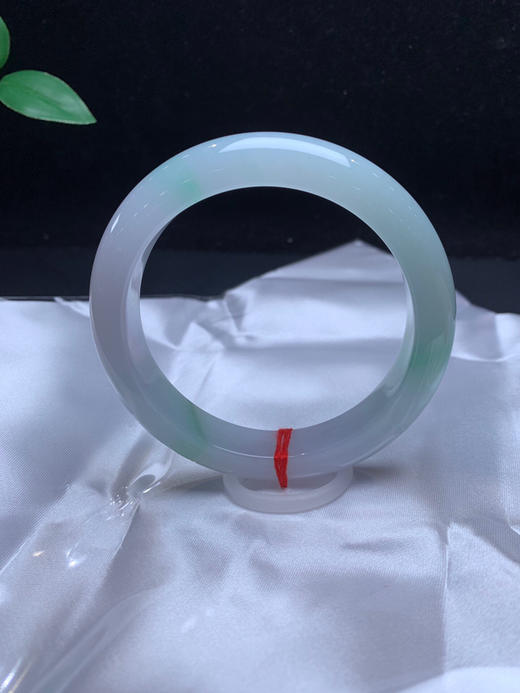 612473，60.8飘绿清新手镯，整体结构均匀细腻，几处飘清新绿，清新甜美 商品图3