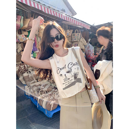 <曾小咸推荐>浅米黄印花抽绳下摆宽松短款圆领背心 商品图1