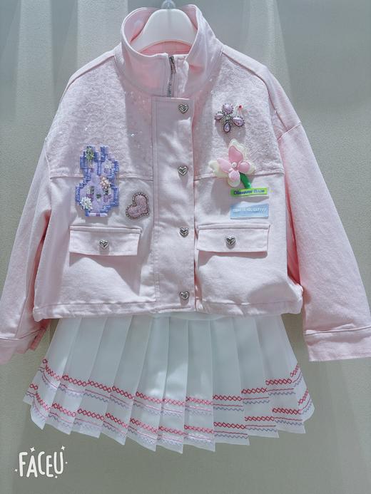 【春上新】【琳麦罗 秋装特惠】LYNN&MILO  8楼琳麦罗  粉色立体章仔刺绣牛仔外套 商品图0