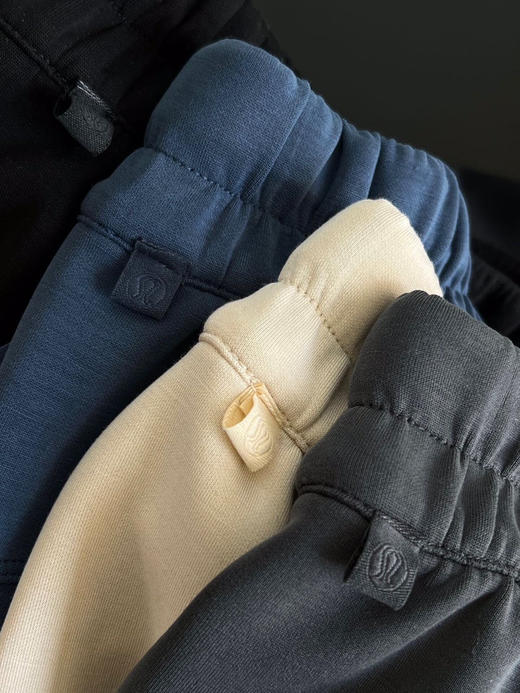 贸易公司越产订单！纯原！【lu家Softstreme™️Bound to Bliss空气层半身裙】侧开叉设计，丝滑有型巨显瘦！手感巨舒服❗Q弹细腻又极其垂坠！✅抽绳松紧腰头，贴合腰腹不勒肉不卷边 商品图6