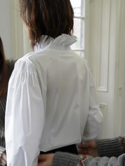 【3月19日 下午13:00 秒杀】纯原 San木耳花边打揽V领白衬衣 商品图9