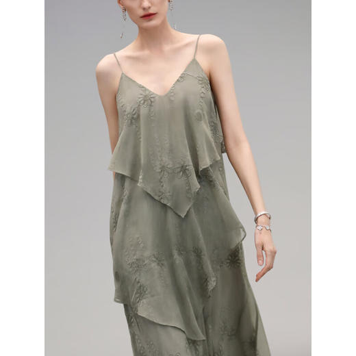 【限时秒杀】COCOBELLA万针刺绣炒色薄荷曼波吊带裙度假风飘逸大摆长裙FR7068 商品图1