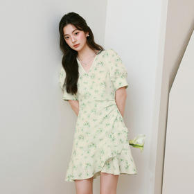 【严选】诗凡黎碎花连衣裙2025春季显瘦甜美暗纹提花泡泡袖围裹式茶歇裙7G3190221