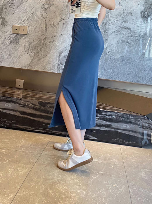 贸易公司越产订单！纯原！【lu家Softstreme™️Bound to Bliss空气层半身裙】侧开叉设计，丝滑有型巨显瘦！手感巨舒服❗Q弹细腻又极其垂坠！✅抽绳松紧腰头，贴合腰腹不勒肉不卷边 商品图4