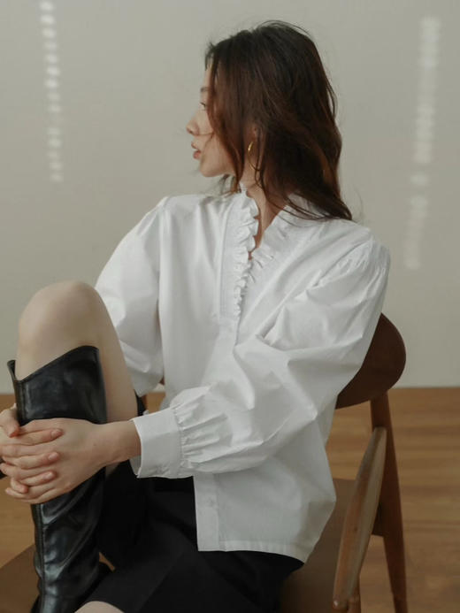 【3月19日 下午13:00 秒杀】纯原 San木耳花边打揽V领白衬衣 商品图7