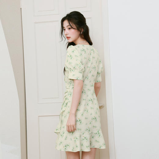 【严选】诗凡黎碎花连衣裙2025春季显瘦甜美暗纹提花泡泡袖围裹式茶歇裙7G3190221 商品图4