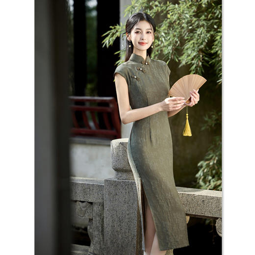 GX天丝提花长款连袖绿色旗袍2025春新款时尚改良年轻款日常可穿旗袍 商品图3