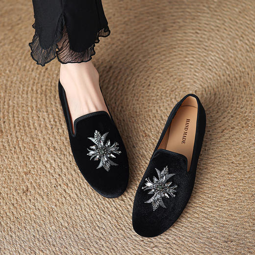【预售5天】气质百搭金丝绒小皮鞋新款春秋复古水钻绣花豆豆平底单鞋MLJ&C109 商品图0