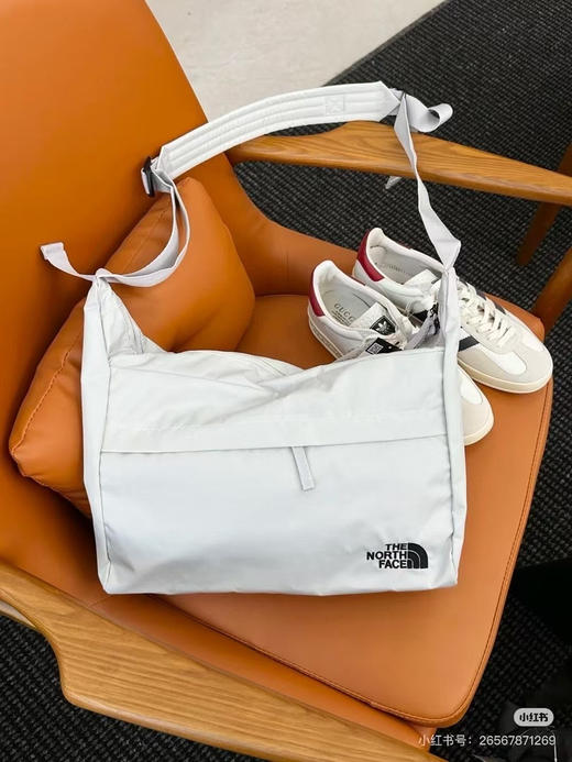 外贸正品日单 THE NORTH FACE 男女同款WL HOBO BAG L号超大容量单肩背包
尺码27x36x12.5cm
代购 300➕ 商品图4