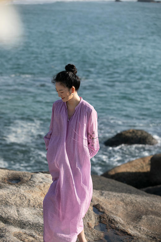 牧衣游原创 炒色精工手绣100支新疆棉连衣裙设计感V领长裙 叙别梦 商品图5