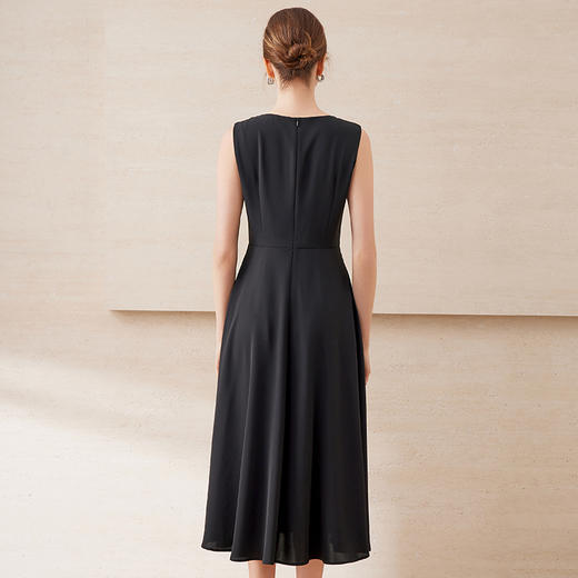 EITIE爱特爱轻礼服钉珠圆领无袖收腰大裙摆黑色连衣裙2025夏新款B2507618 商品图4