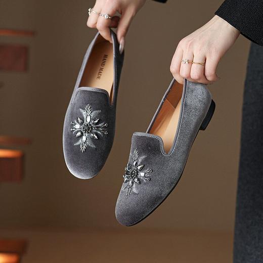 【预售5天】气质百搭金丝绒小皮鞋新款春秋复古水钻绣花豆豆平底单鞋MLJ&C109 商品图1