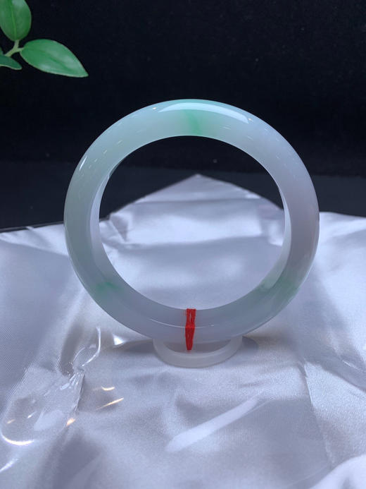 612473，60.8飘绿清新手镯，整体结构均匀细腻，几处飘清新绿，清新甜美 商品图4