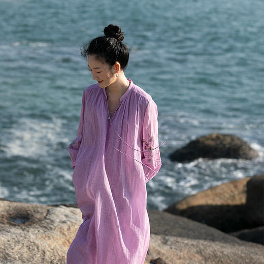 牧衣游原创 炒色精工手绣100支新疆棉连衣裙设计感V领长裙 叙别梦 商品图0