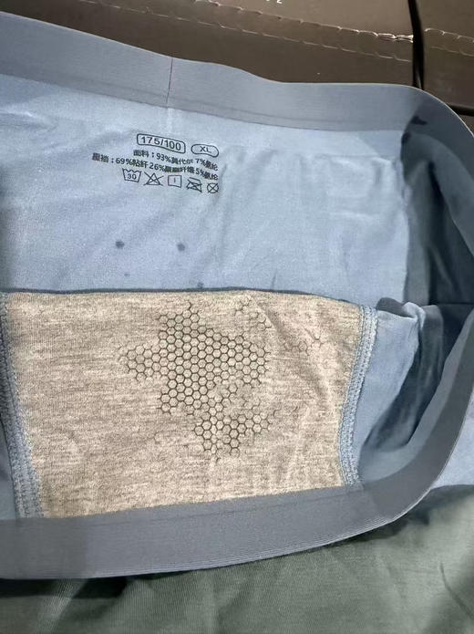 原单正品 Lulu高端限定黑色礼盒装，官网179美刀，经典三色男士内裤,必须顺手带一盒，吸汗高弹力，男款平角内裤
尺码L-4XL，一盒三条
贴身衣物无质量问题不退换 商品图5