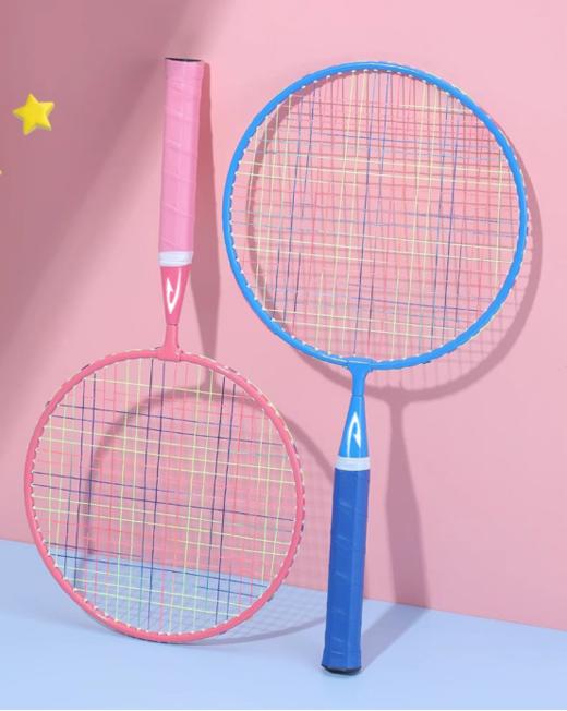 💰【德尔惠儿童羽毛球拍】💥专为儿童设计，轻盈好上手！🔺打出快乐亲子时光✅3岁-15岁适玩 ✅轻巧不费力，单只85g左右 ✅铁合金短手柄，舒适握感🎁今日下单赠送羽毛球2只➕收纳袋1个 商品图2