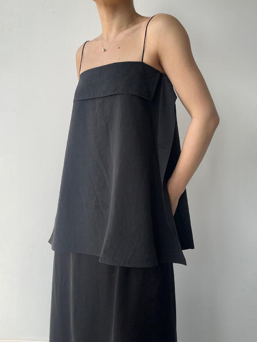 DONSEE10｜DS10SS2502-B 黑色垂褶质感吊带上衣 商品图0