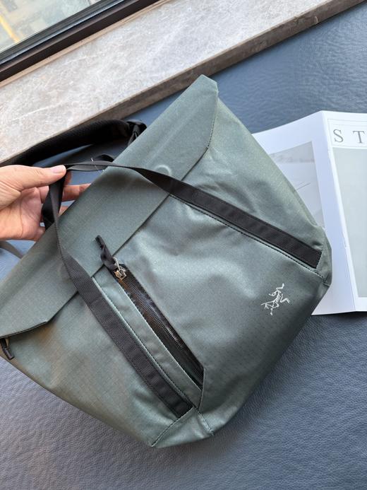 点此购买 始祖鸟男女款单肩斜挎手提信封邮差包 xj 312378 商品图12