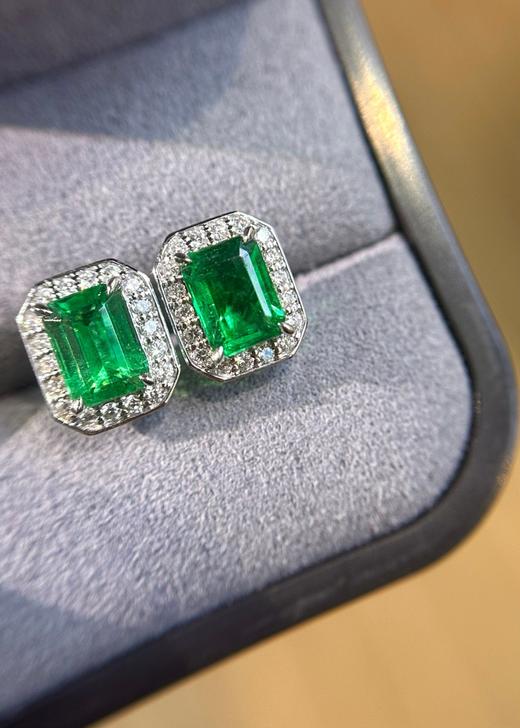 1.65ct刻面祖母绿耳钉 商品图0